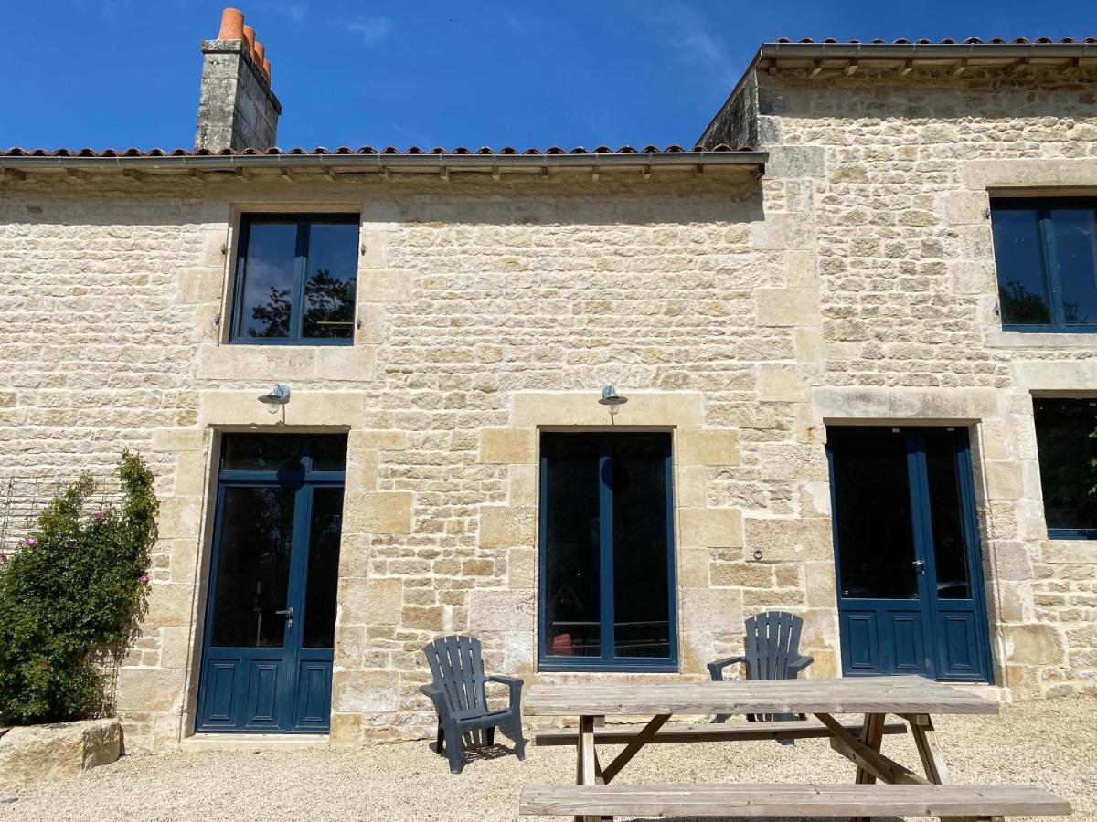Chateau Des Loups - Les Cypres Echire Exterior foto