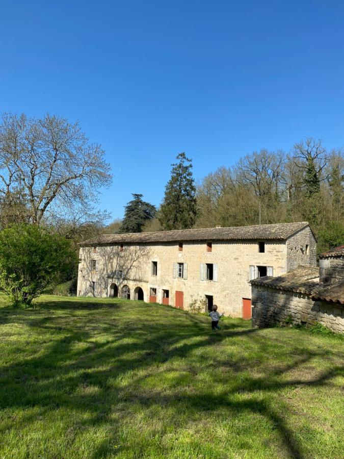 Chateau Des Loups - Les Cypres Echire Exterior foto